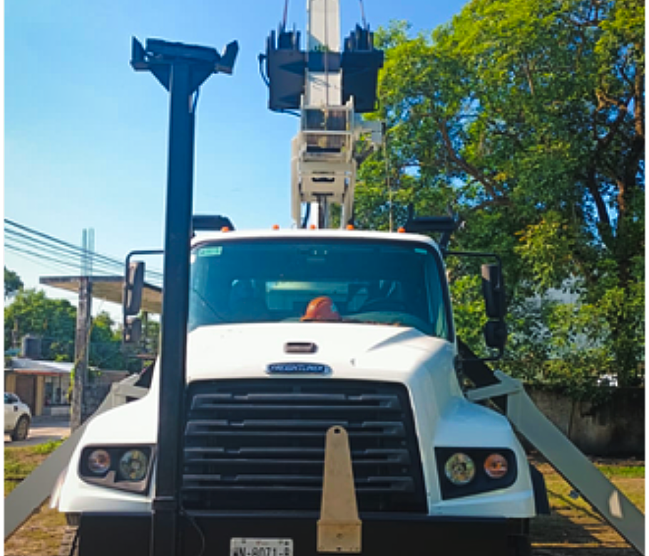 Maniobra titán  NATIONAL CRANE 18 TON